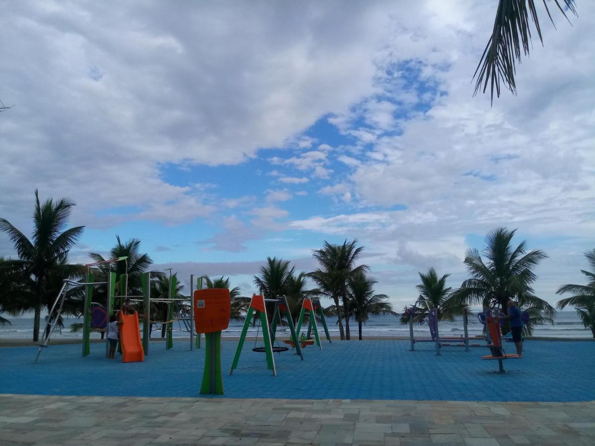 Prédio frente ao mar, piscina na cobertura, apartamento para até 6 pessoas, churrasqueira na sacada, Wi-Fi grátis, NÃO oferecemos roupas de cama e banho, 1 vaga de garagem na Praia Grande-Vila Mirim Extérieur photo