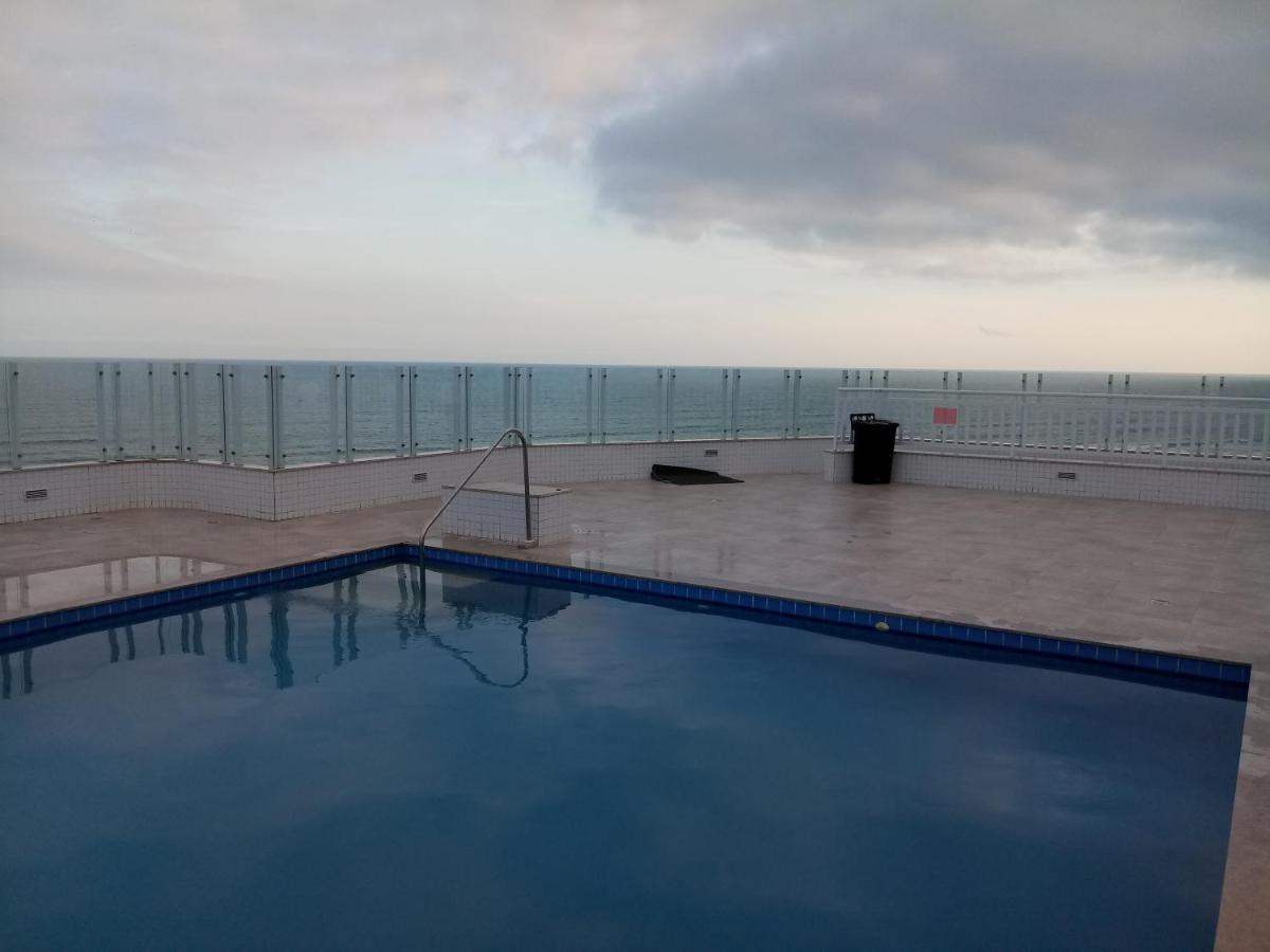 Prédio frente ao mar, piscina na cobertura, apartamento para até 6 pessoas, churrasqueira na sacada, Wi-Fi grátis, NÃO oferecemos roupas de cama e banho, 1 vaga de garagem na Praia Grande-Vila Mirim Extérieur photo